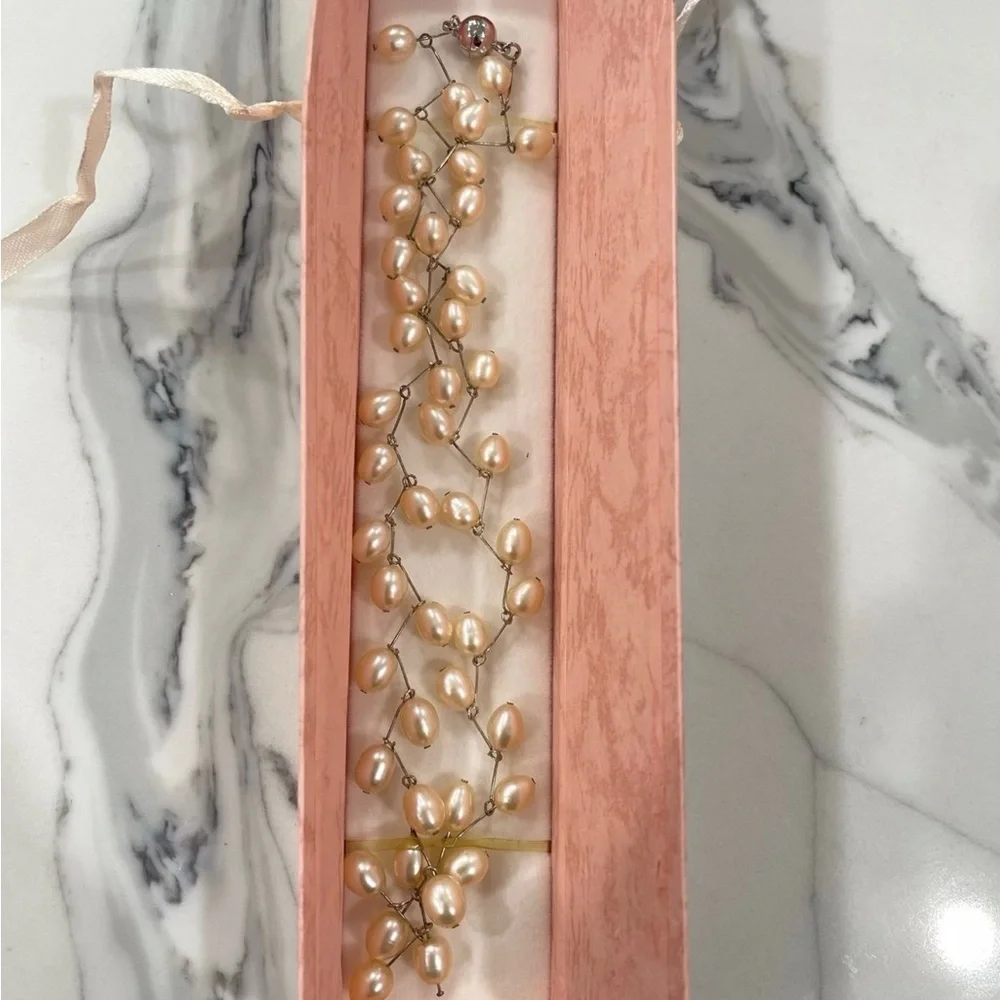 Elegant Pearl Necklace plus free earrings - Picture 3 of 4